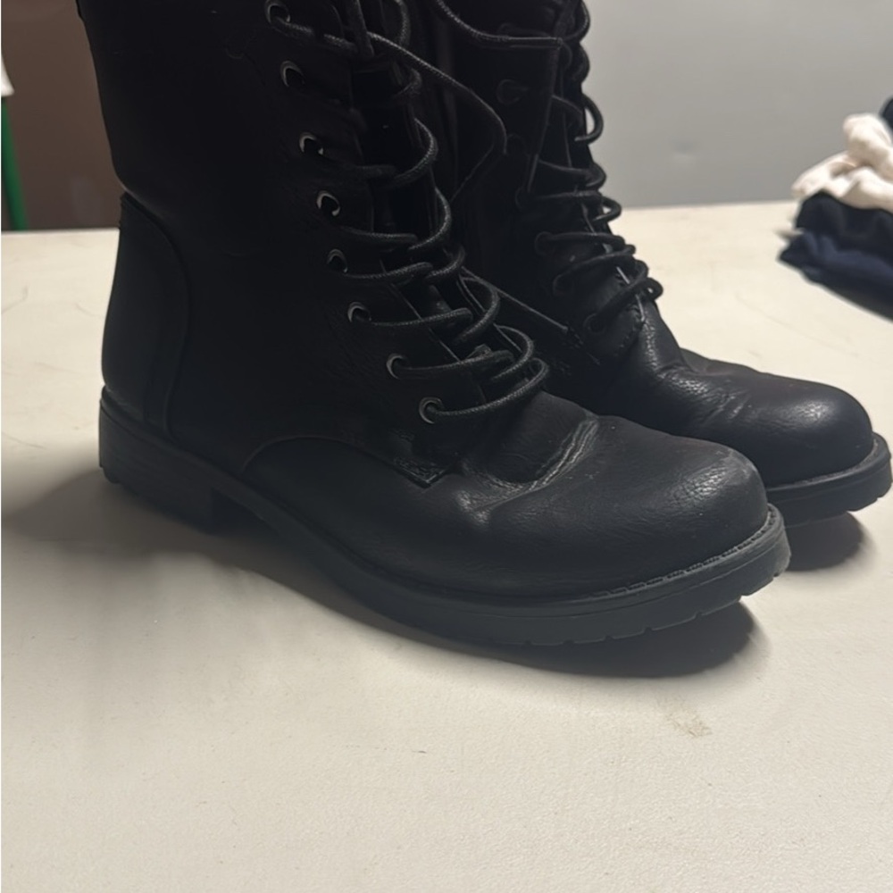 Amazon Essentials Black Lace-Up Ankle Boots